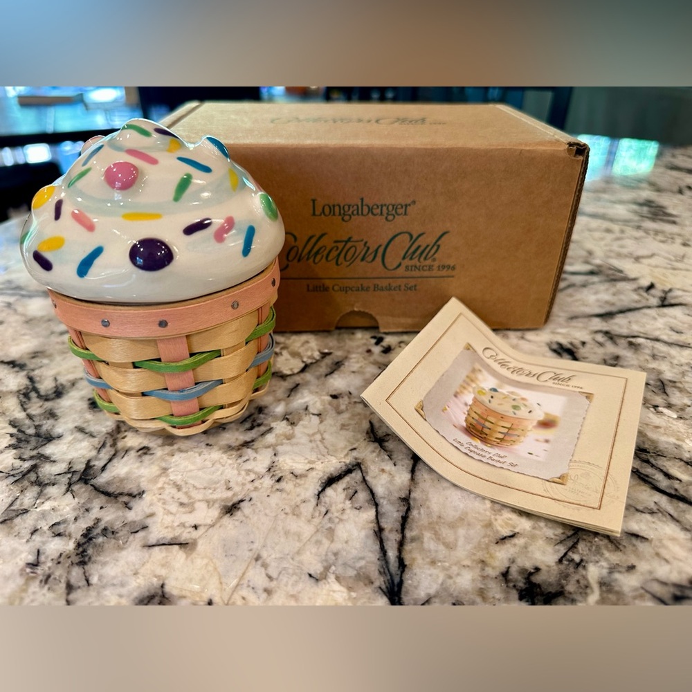 EUC Longaberger Collectors Club Cupcake Basket Set - Complete with Box